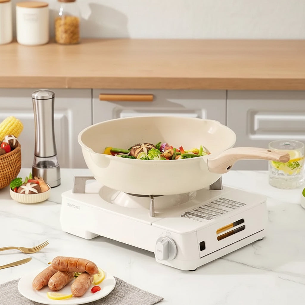 Ensemble de casseroles et poêles antiadhésives à manche en bois